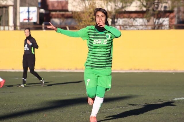 خانم گل فوتبال: کیلومترها از خانواده‌ام دور شدم