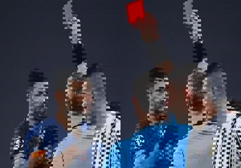 1588306