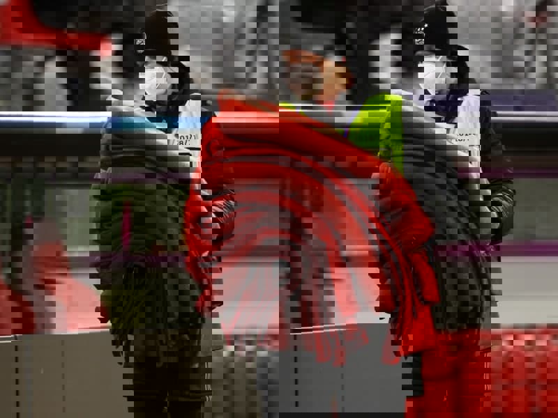1588594