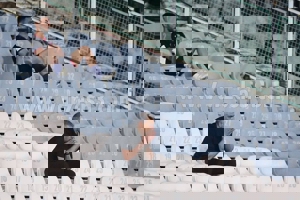 برنده به‌جای ساکت و گل محمدی (عکس)