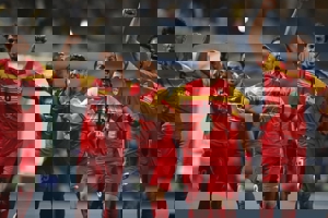 مهاجم اقتصادی فولاد مقابل العین (عکس)