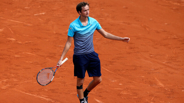 طعنه مدودف به مسئولان رولان گاروس