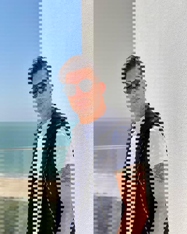 1590607