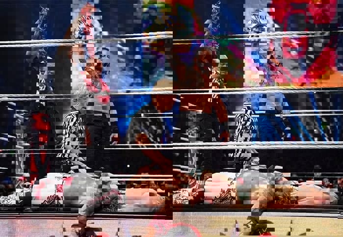 کشتی کچ؛ محلی برای نمایش کمدی غول ها!