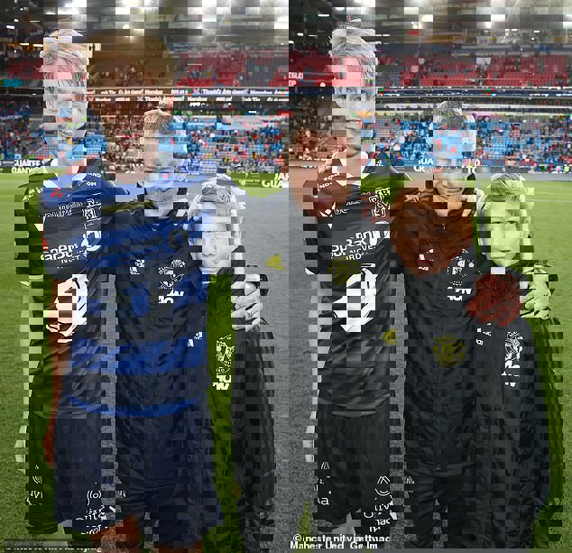 1590734