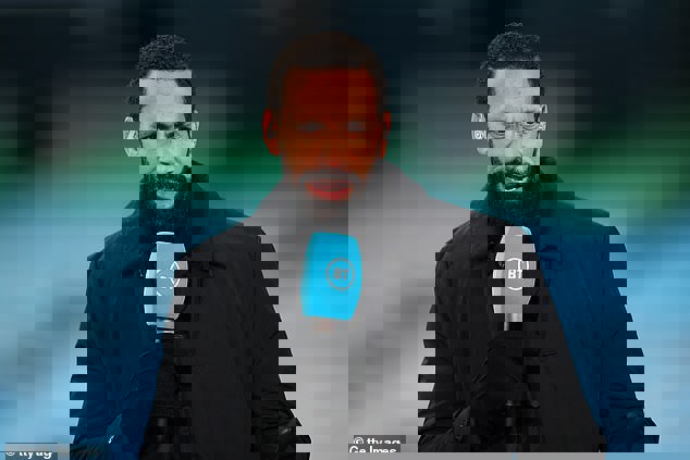 1590873
