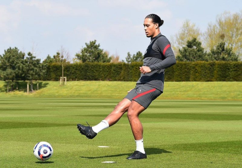 فندایک پا به توپ شد (عکس)