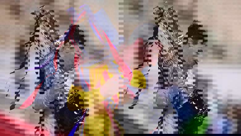 کاتالان‌ها برای عکس گرفتن با مسی صف کشیدند