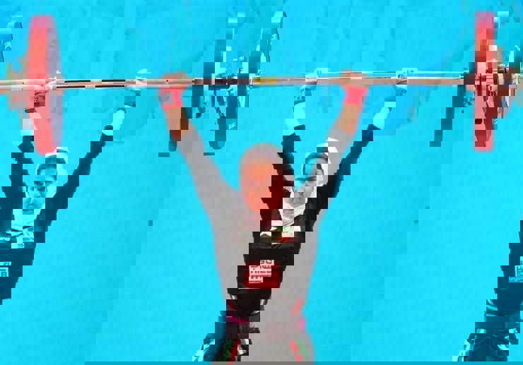 پایان کار دختر وزنه بردار ایرانی با یک حرکت