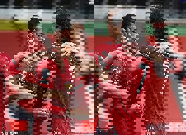 1592560
