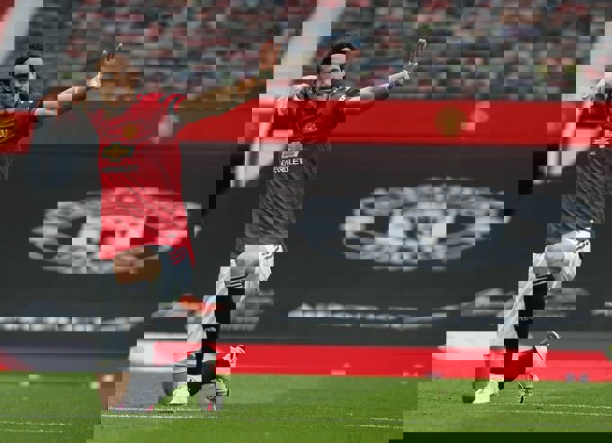 آغاز تحرکات منچستر برای تمدید با قاتل اروگوئه ای