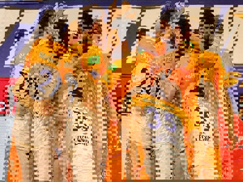1592595