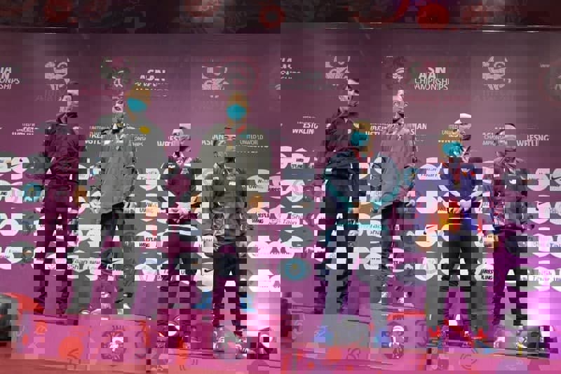 1592717