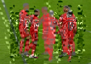 بایرن 2-0 لورکوزن: عکس باواریایی‌ها روی جام
