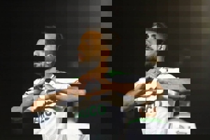 مهاجمی که نمی خواهد ازکورس عقب بماند (عکس)