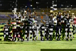 جشن نفتی‌ها برای اولین برد با فکری (عکس)