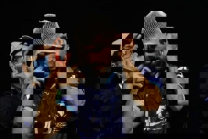 جراحی مدافع پیکان داخل زمین چمن!(عکس)