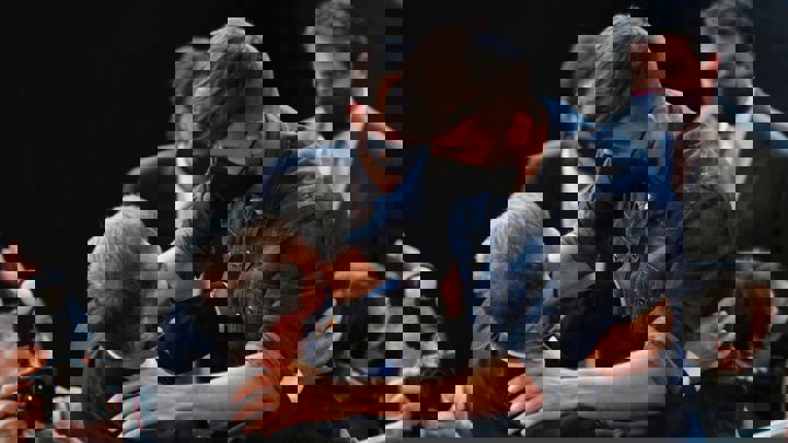 1595563