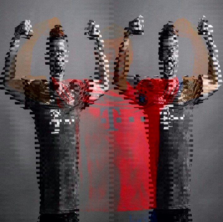 1595876