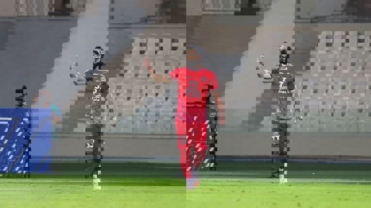 عباس زاده بهترین بازیکن تراکتور و الشارجه