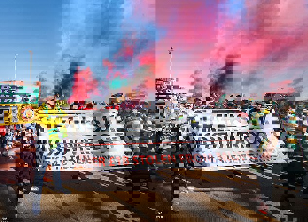1597172