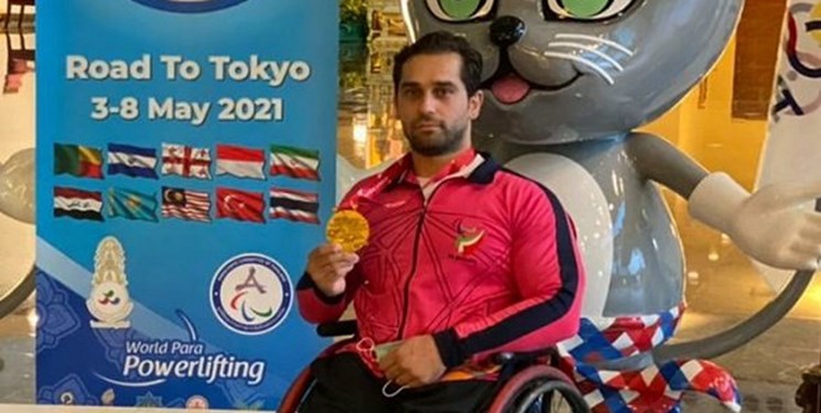 مدال طلا بر گردن امیر جعفری