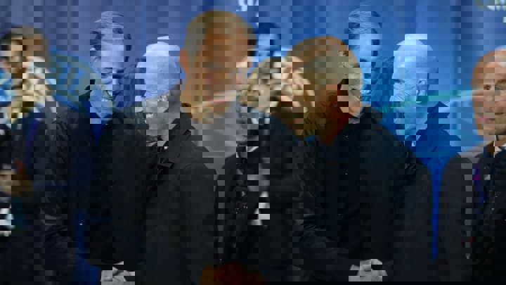1598613