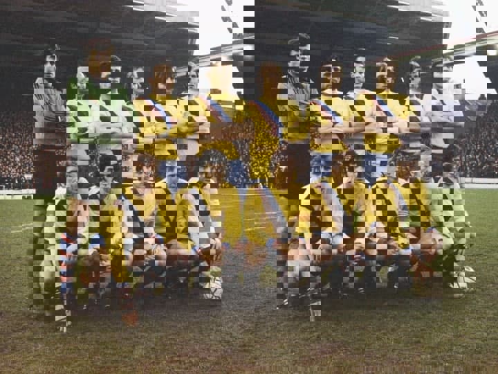 1598744