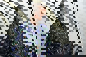 فراز با کت جادویی به دنبال بقای سایپا(عکس)