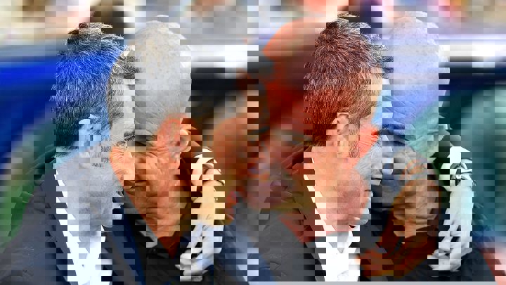 1600296