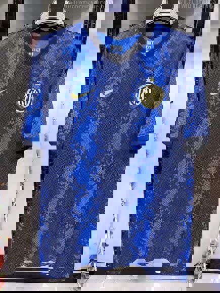 1600764