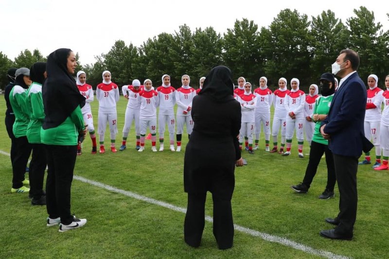 عزیزیخادم: خودت را به من معرفی کن!