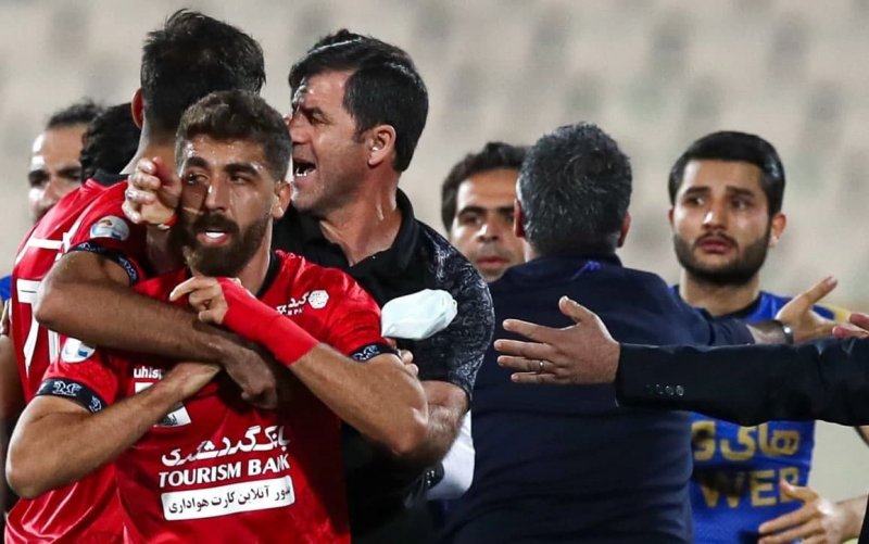 آقا کریم و سیلی به گوش بازیکن خودی!