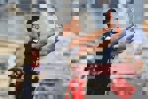 زامهران و ضرباتی که به چارچوب می‌زند(عکس)