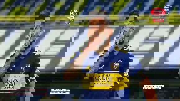 بوسه کارلوس توز به یاد مارادونا (عکس)