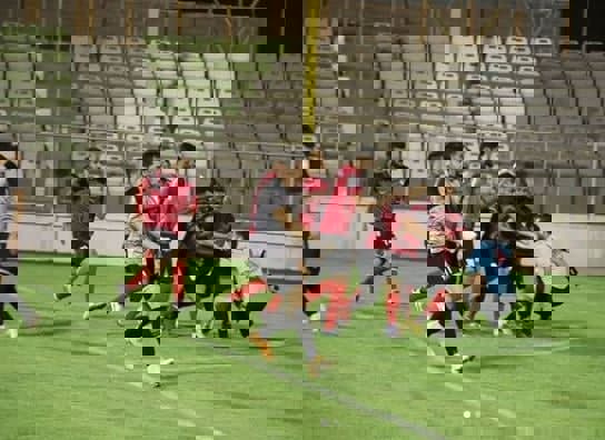 حریف پرسپولیس در آستانه صعود به لیگ یک