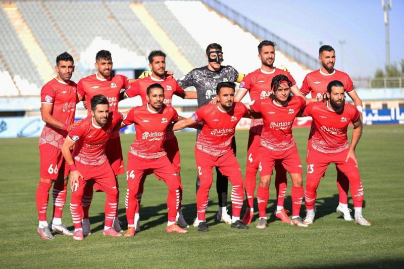 تردید دوباره در تشکیل زوج خط دفاعی تراکتور