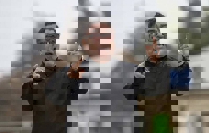 غلامحسین پیروانی: از افشین می‌خواهم صبورتر باشد