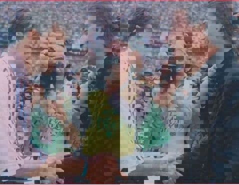 1604438