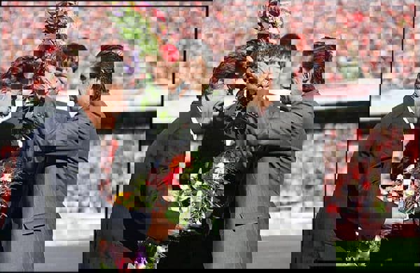 1604441