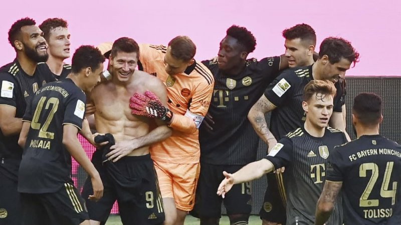 لواندوفسکی، من از رونالدو هم بهترم (عکس)