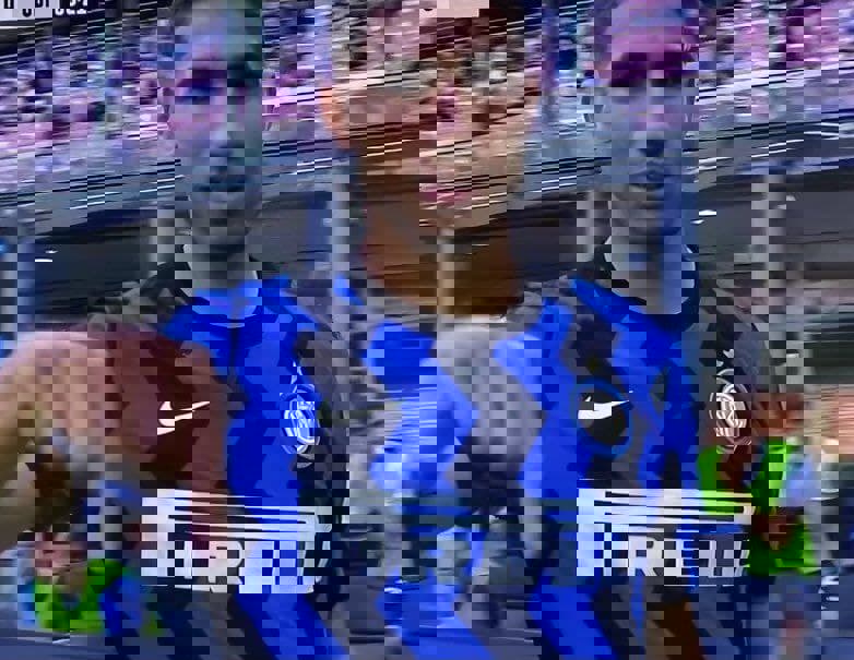 1604613