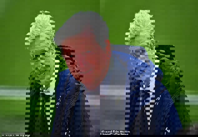 خداحافظ پیرمرد دوست‌داشتنی فوتبال انگلیس (عکس)