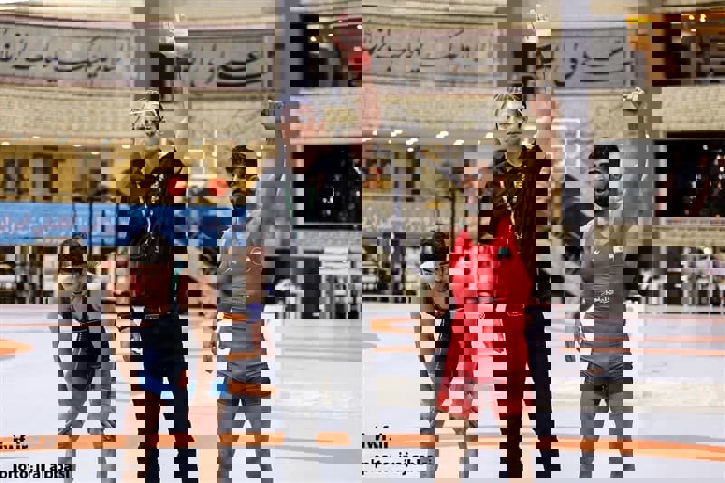 1606195