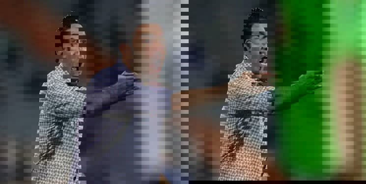 اعتراض شدید با صدای دورگه-نکونام:بسه! جمع کنید