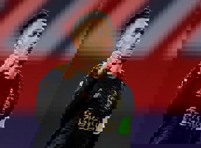 1607700