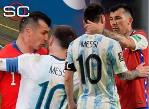 آشتی‌کنان مسی و مدل در مقدماتی جام جهانی (عکس)