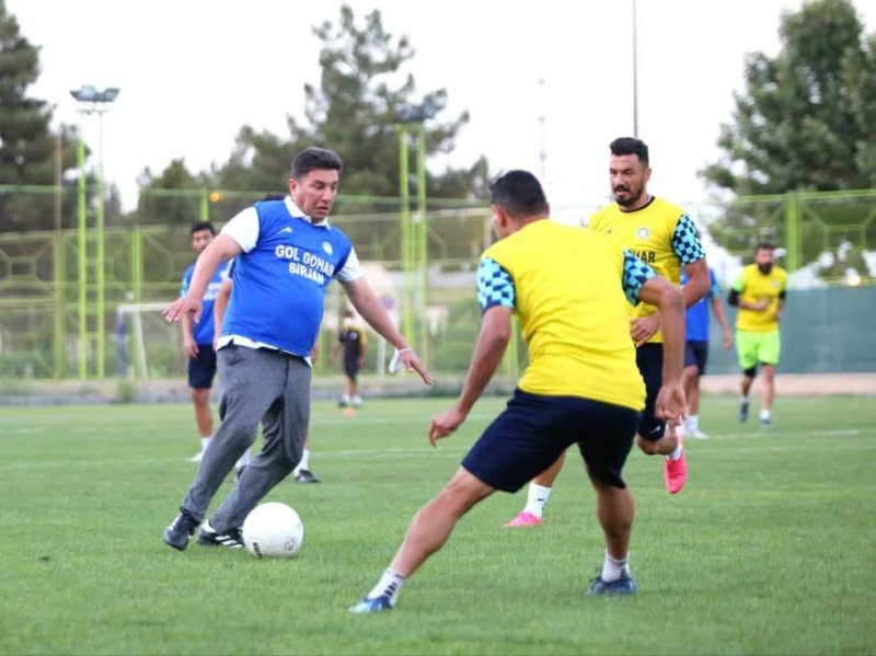 قلعه‌نویی در مشهد هافبک شد (عکس)