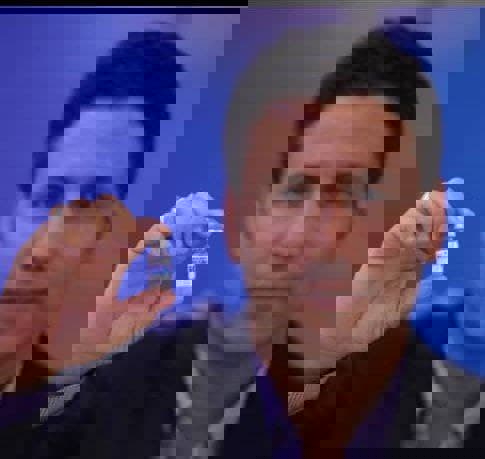 سرمربی پیکان واکسن ایرانی تزریق کرد(عکس)