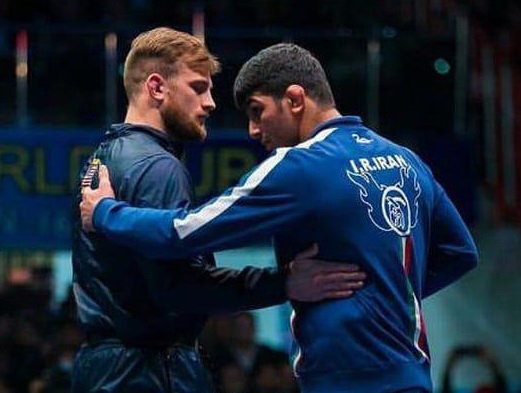  از مادرم که باعث شد کشتی‌گیر شوم تشکر می‌کنم